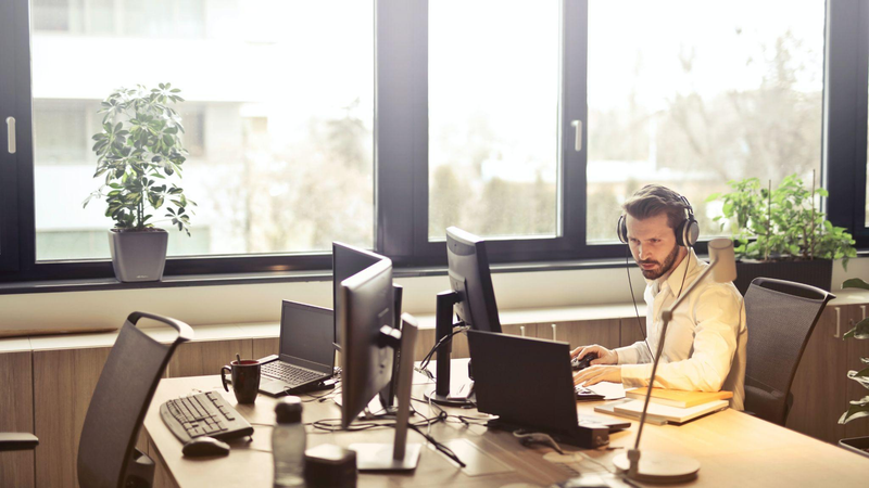 Desk In front of a Window: A Trend to Follow