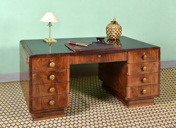 Evolution of Executive Desks: From Vintage Elegance to Modern Minimalism